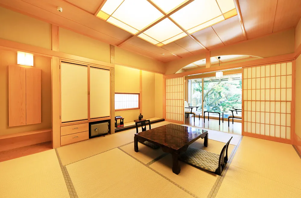 画像:半露天風呂付き客室