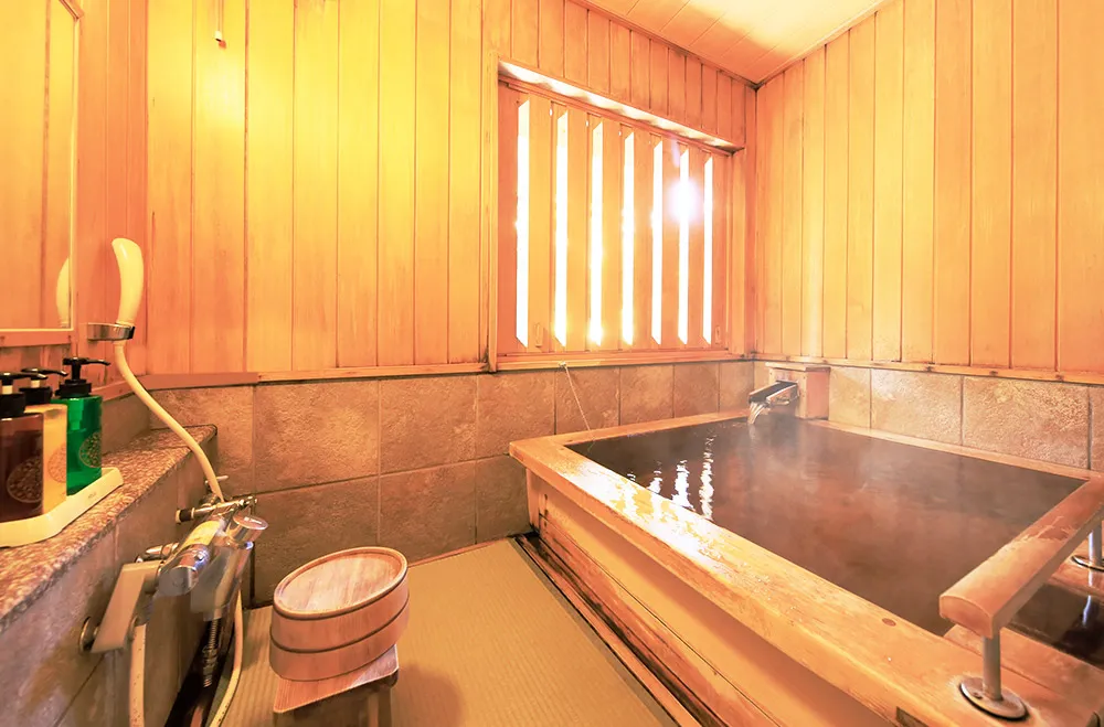 画像:半露天風呂付き客室